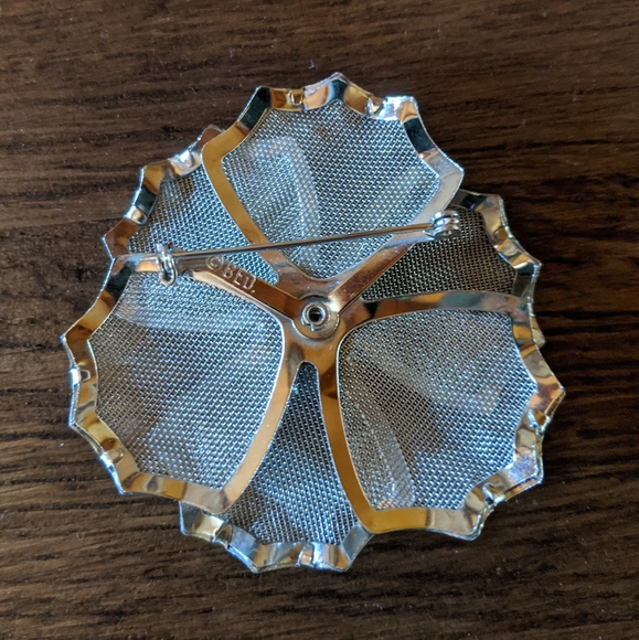 Pair SPRING Brooches. So fun with trembling wings! - Picture 5 of 7